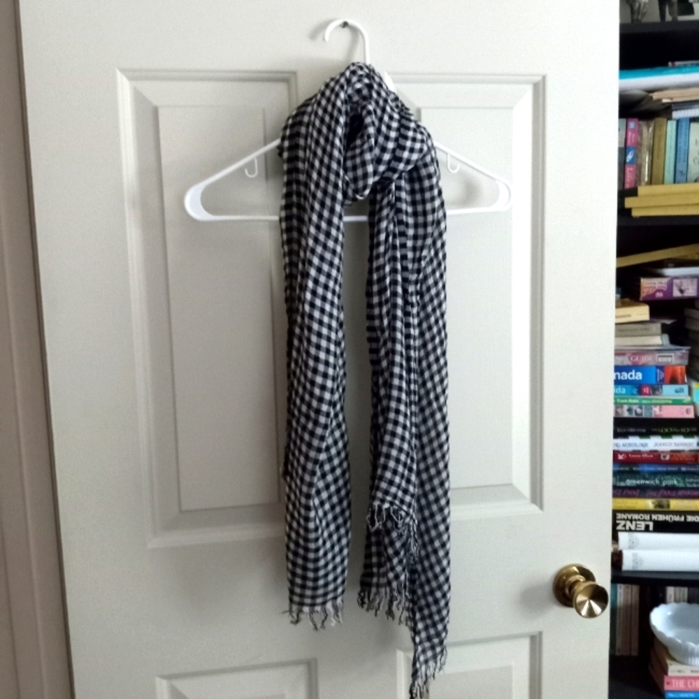 American Eagle Outfitters Black and White Scarf